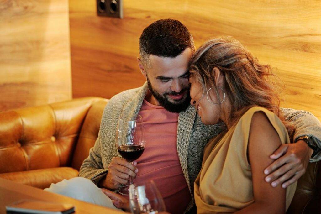 10 Signs The Guy Is Playing You- Avoid Dating Him